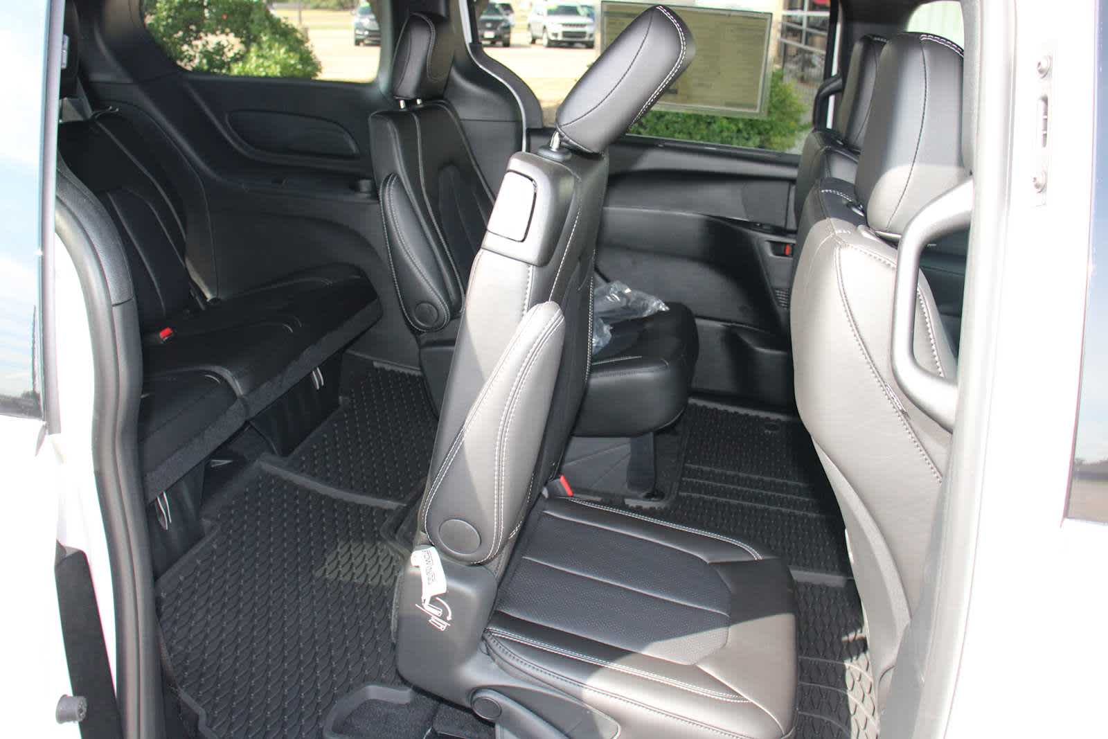 2025 Chrysler Voyager LX photo 37