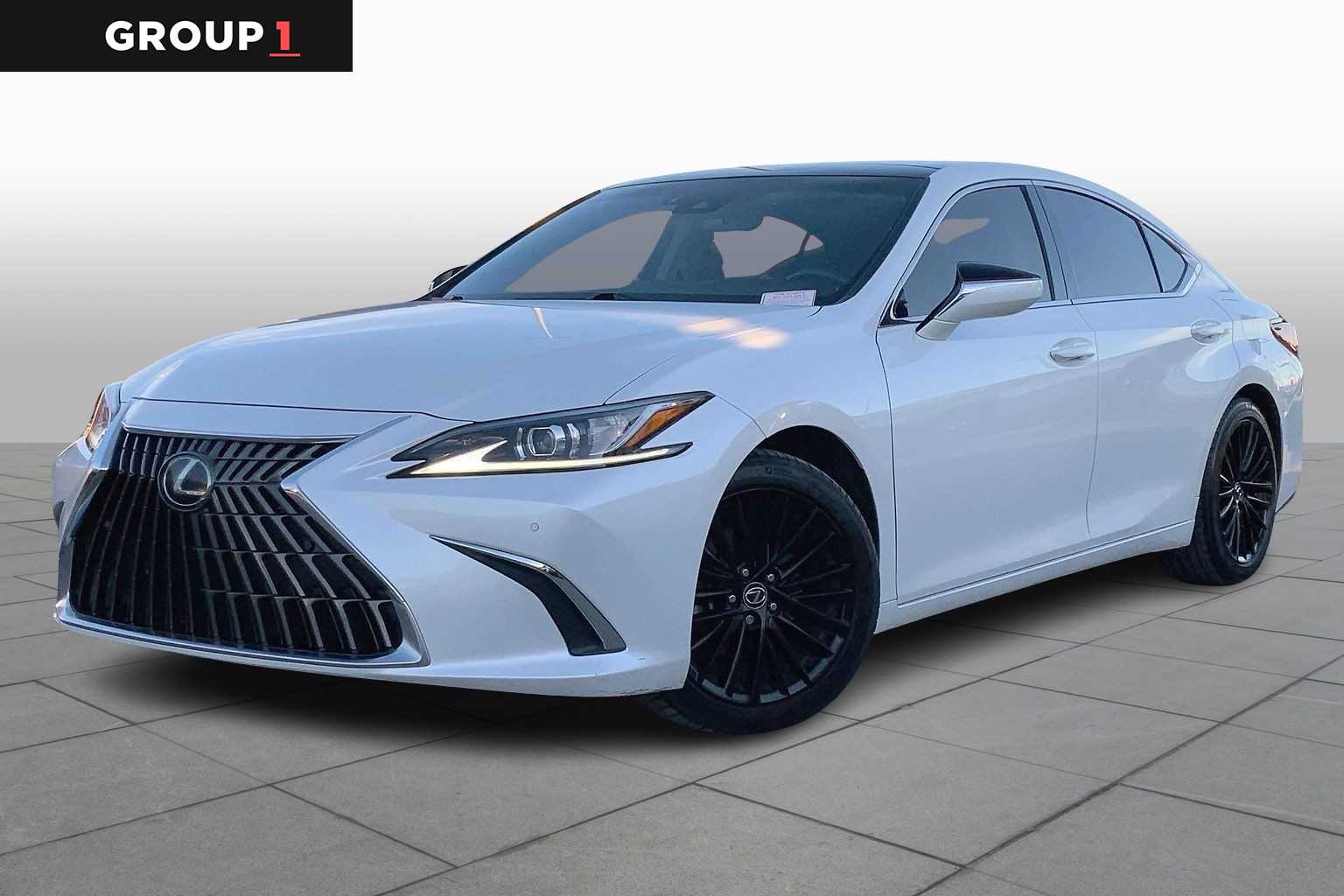 2022 Lexus ES 350's photo