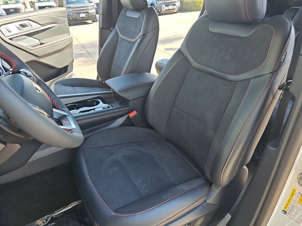 2025 Ford Explorer ST photo 14