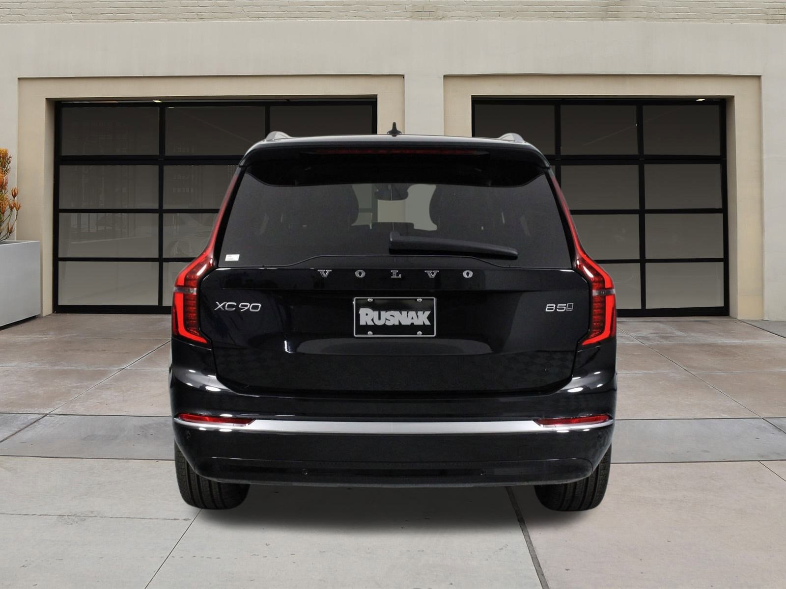 2026 Volvo XC90 B5 Plus photo 4