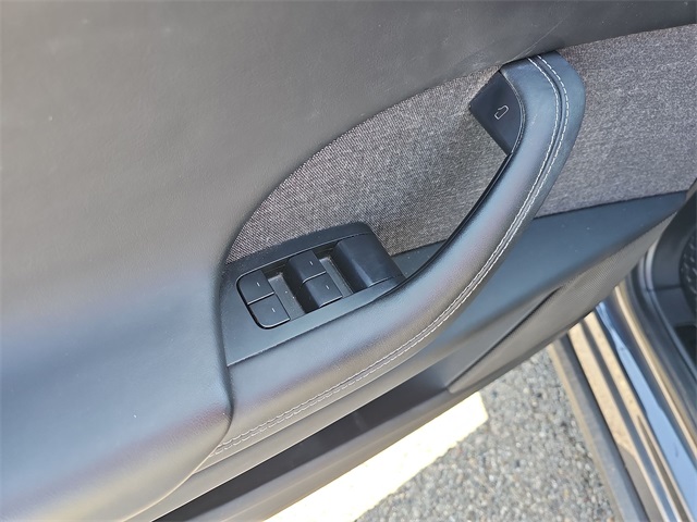 2022 Tesla Model X Plaid photo 11