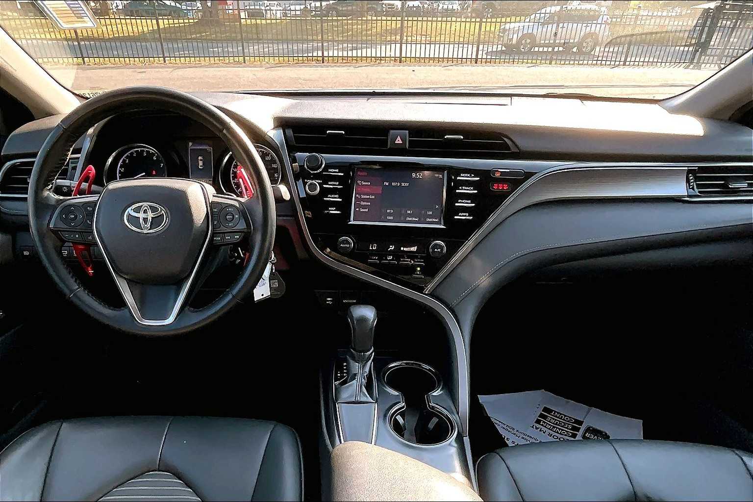 2019 Toyota Camry SE photo 13