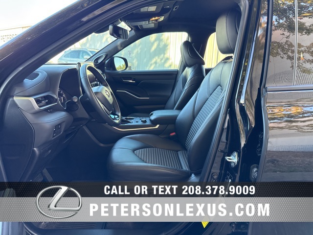 2023 Toyota Highlander L photo 25
