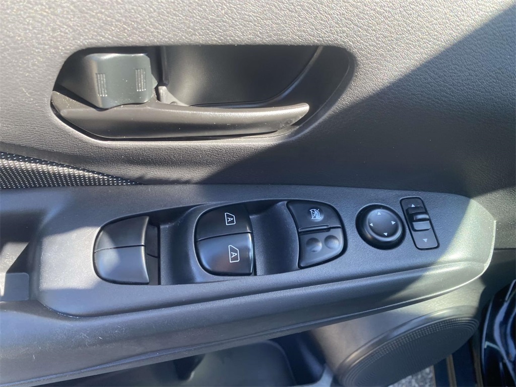 2020 Nissan Kicks S photo 14