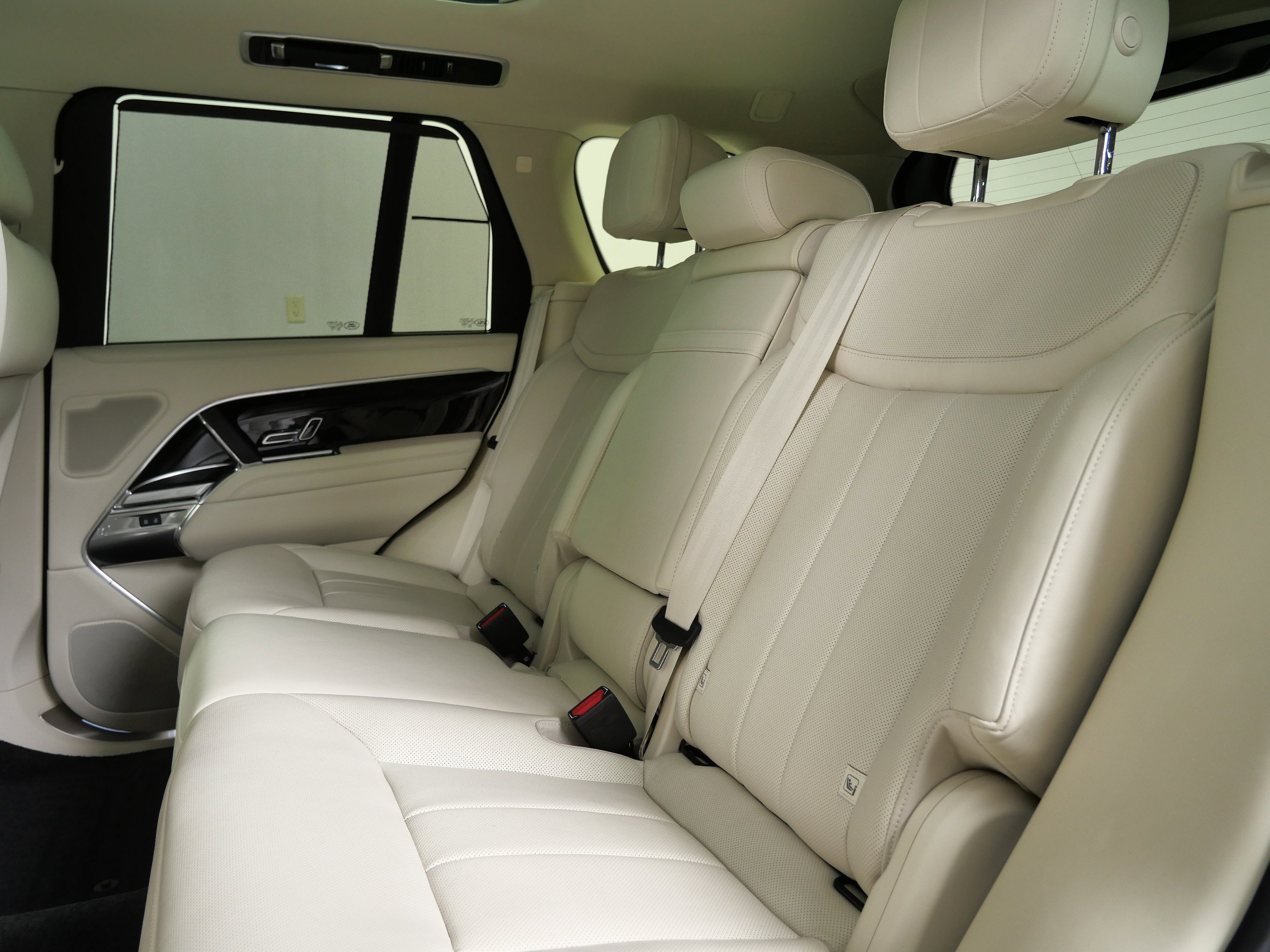 2024 Land Rover Range Rover SE photo 14
