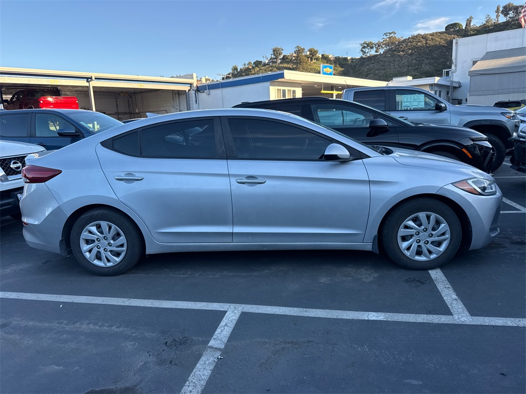 2017 Hyundai Elantra SE photo 3