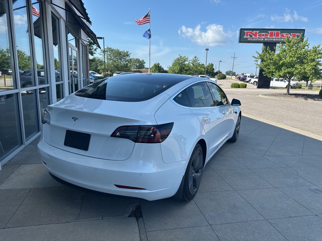 2020 Tesla Model 3 Standard Range Plus photo 5
