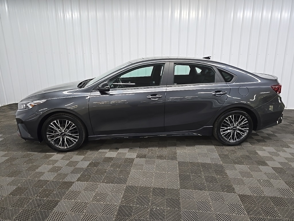 2022 Kia Forte GT-Line photo 5