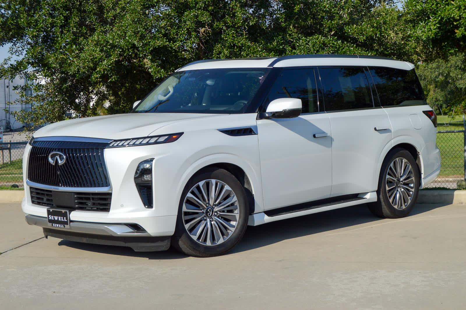 2025 INFINITI QX80 Sensory 4WD's photo