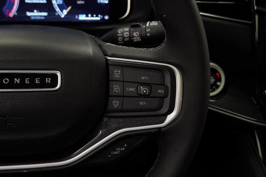 2023 Jeep Wagoneer Base photo 27