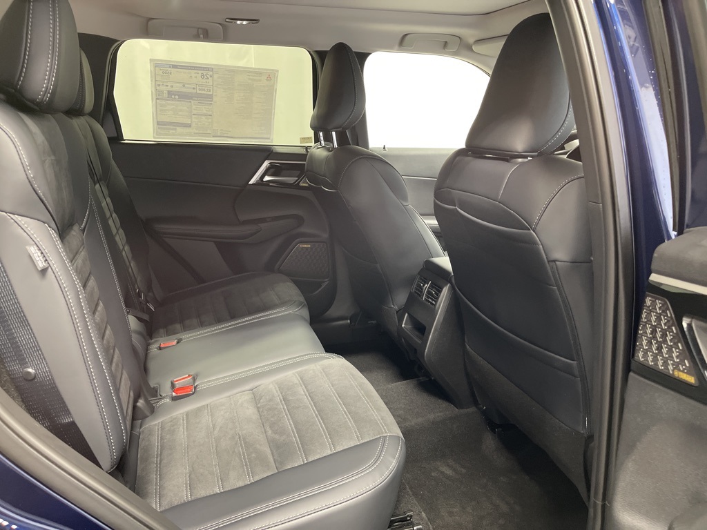 2025 Mitsubishi Outlander SE photo 30
