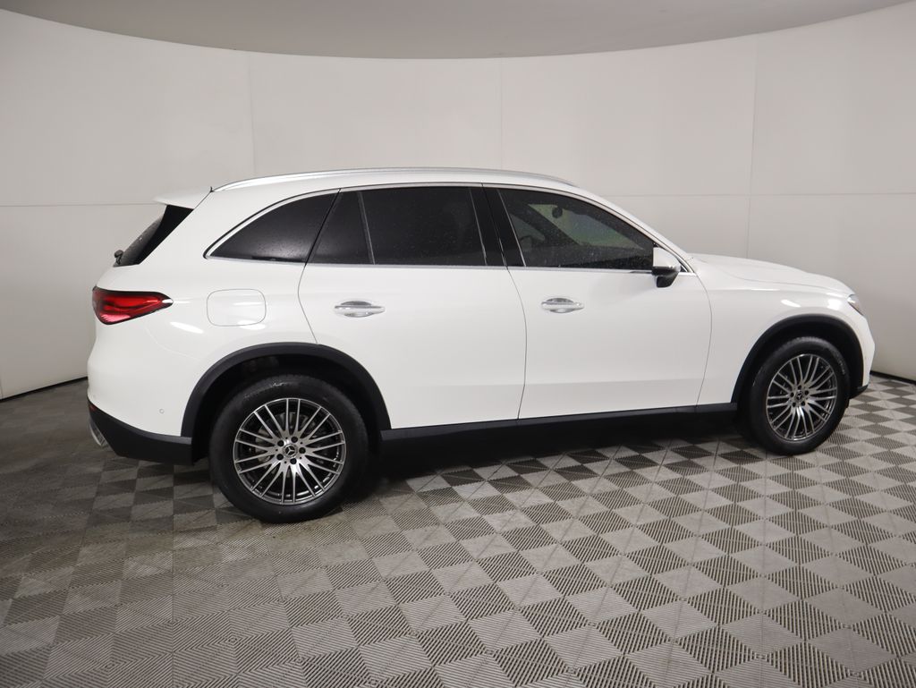2026 Mercedes Benz GLC 300 photo 4