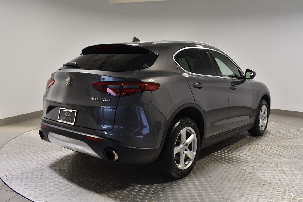 2020 Alfa Romeo Stelvio Base photo 2