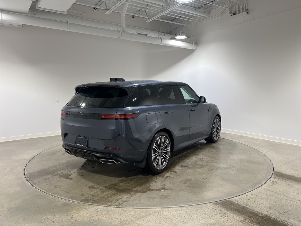 2025 Land Rover Range Rover Sport SE photo 4