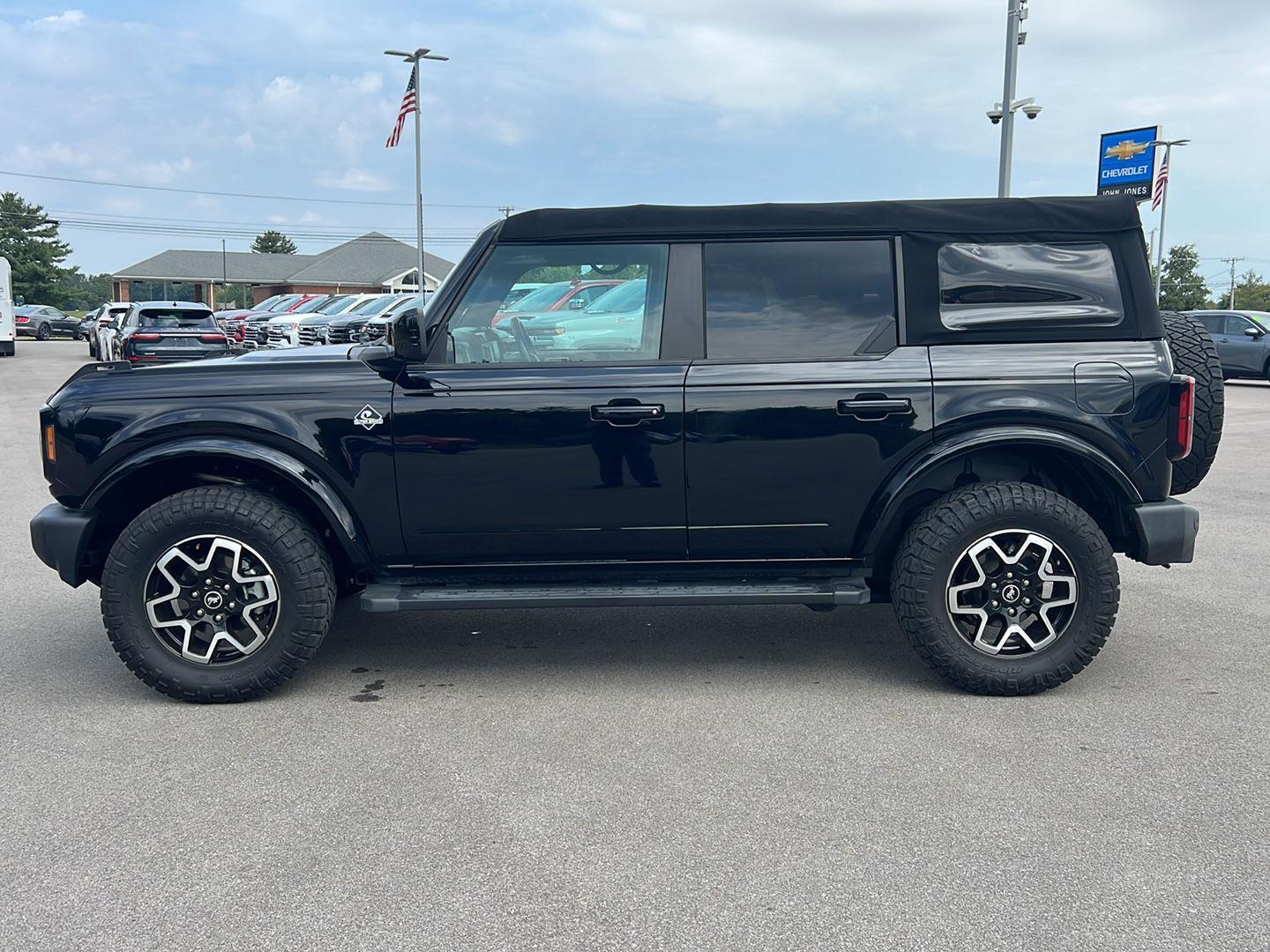 2022 Ford Bronco Outer Banks photo 3