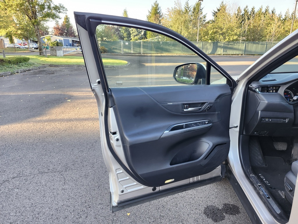 2022 Toyota Venza XLE photo 19