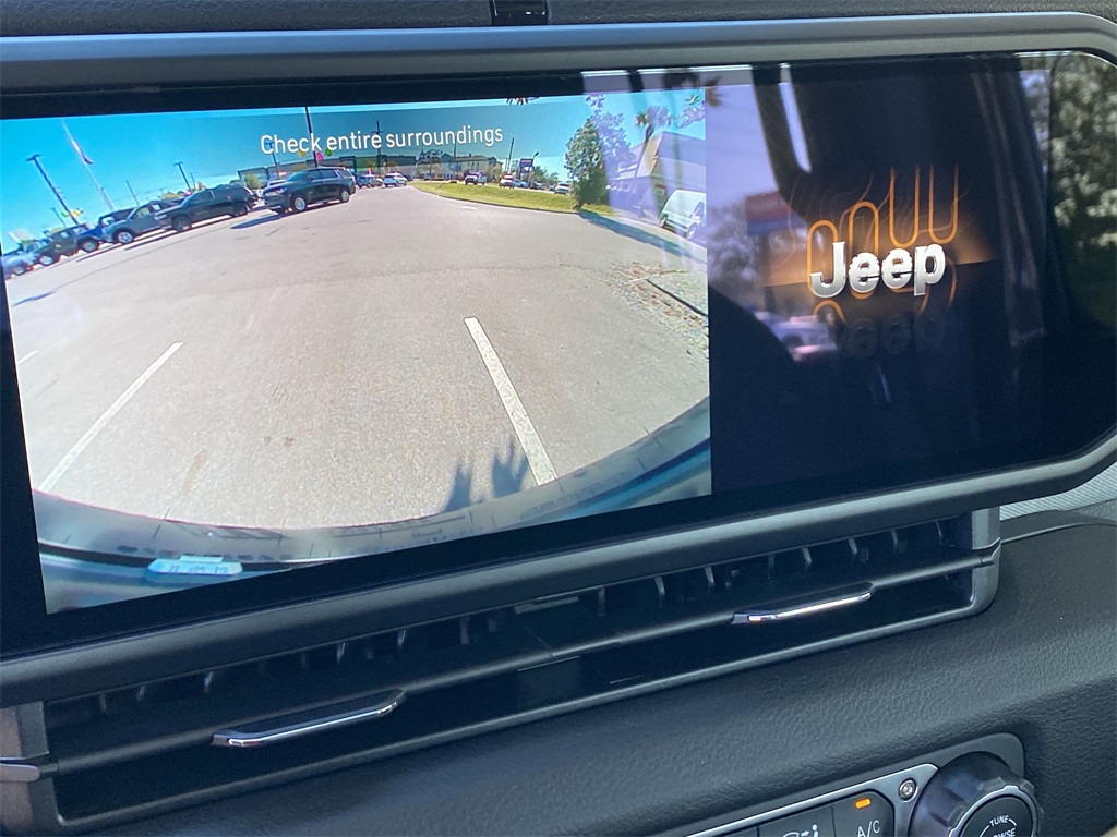 2025 Jeep Wrangler Sport photo 18