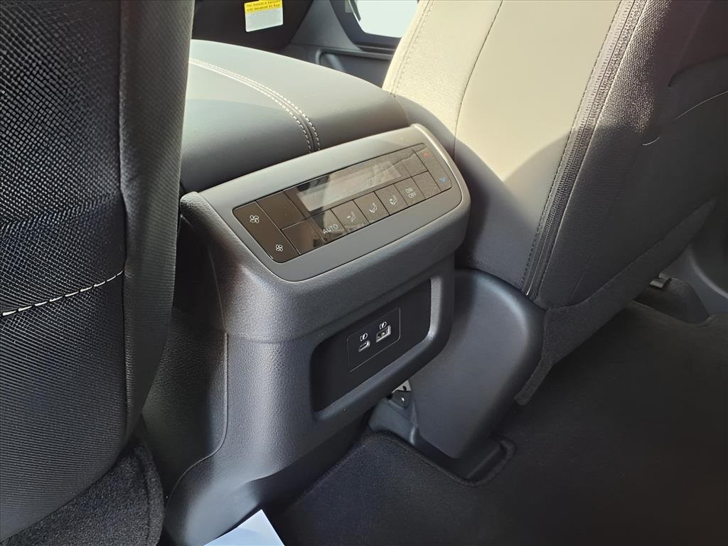 2025 Nissan Pathfinder SV photo 11