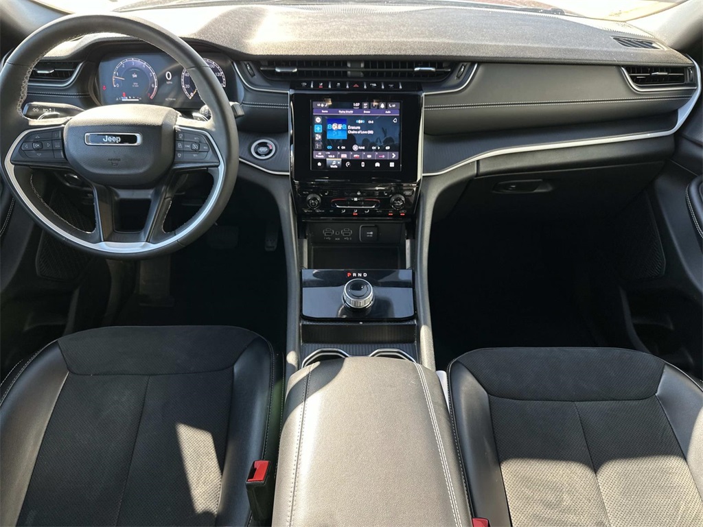 2024 Jeep Grand Cherokee Altitude photo 3