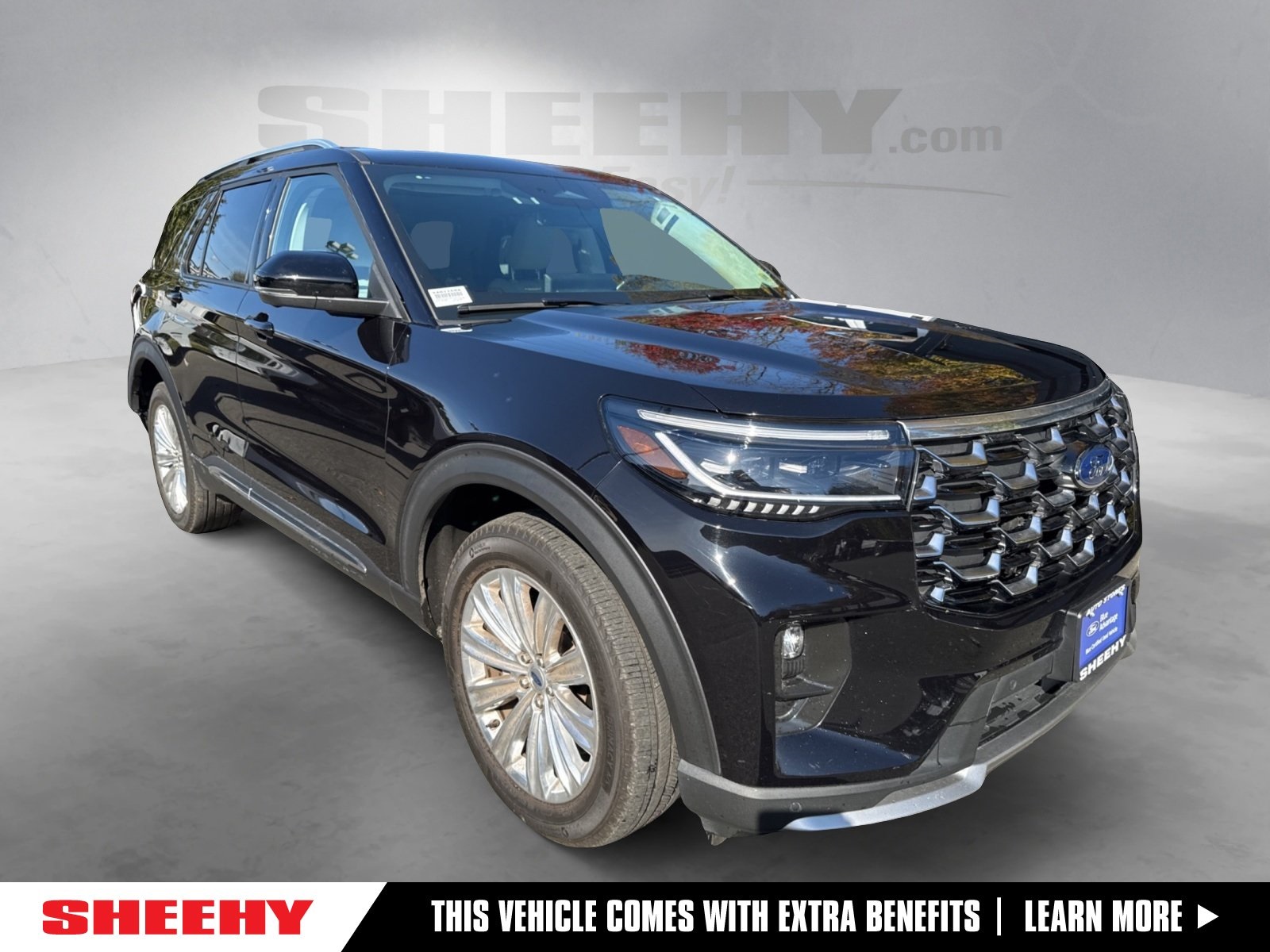 2025 Ford Explorer Platinum's photo