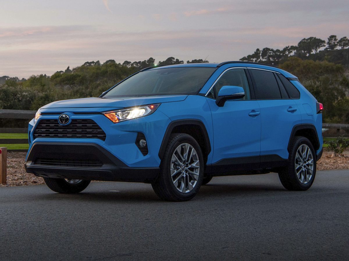 2021 Toyota RAV4 XLE's photo