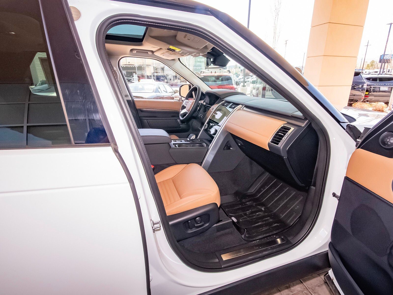 2025 Land Rover Discovery Metropolitan Edition photo 41
