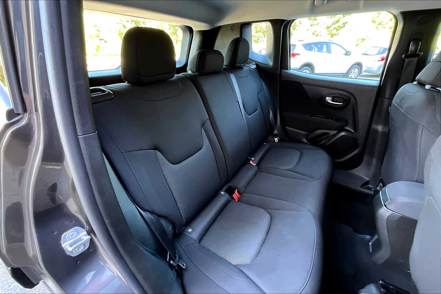 2021 Jeep Renegade Sport photo 17
