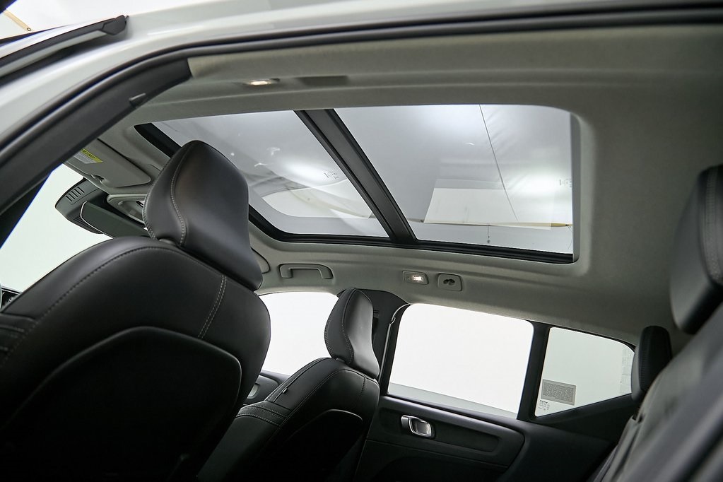 2024 VOLVO XC40 - Image 22