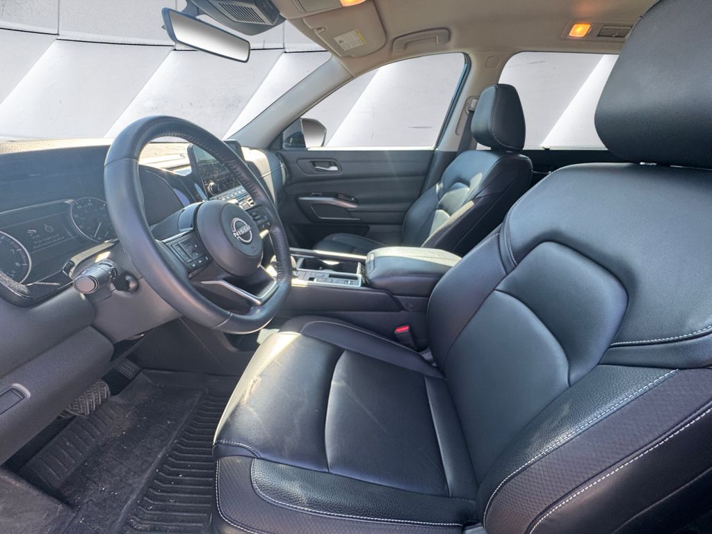 2023 Nissan Pathfinder SL photo 5