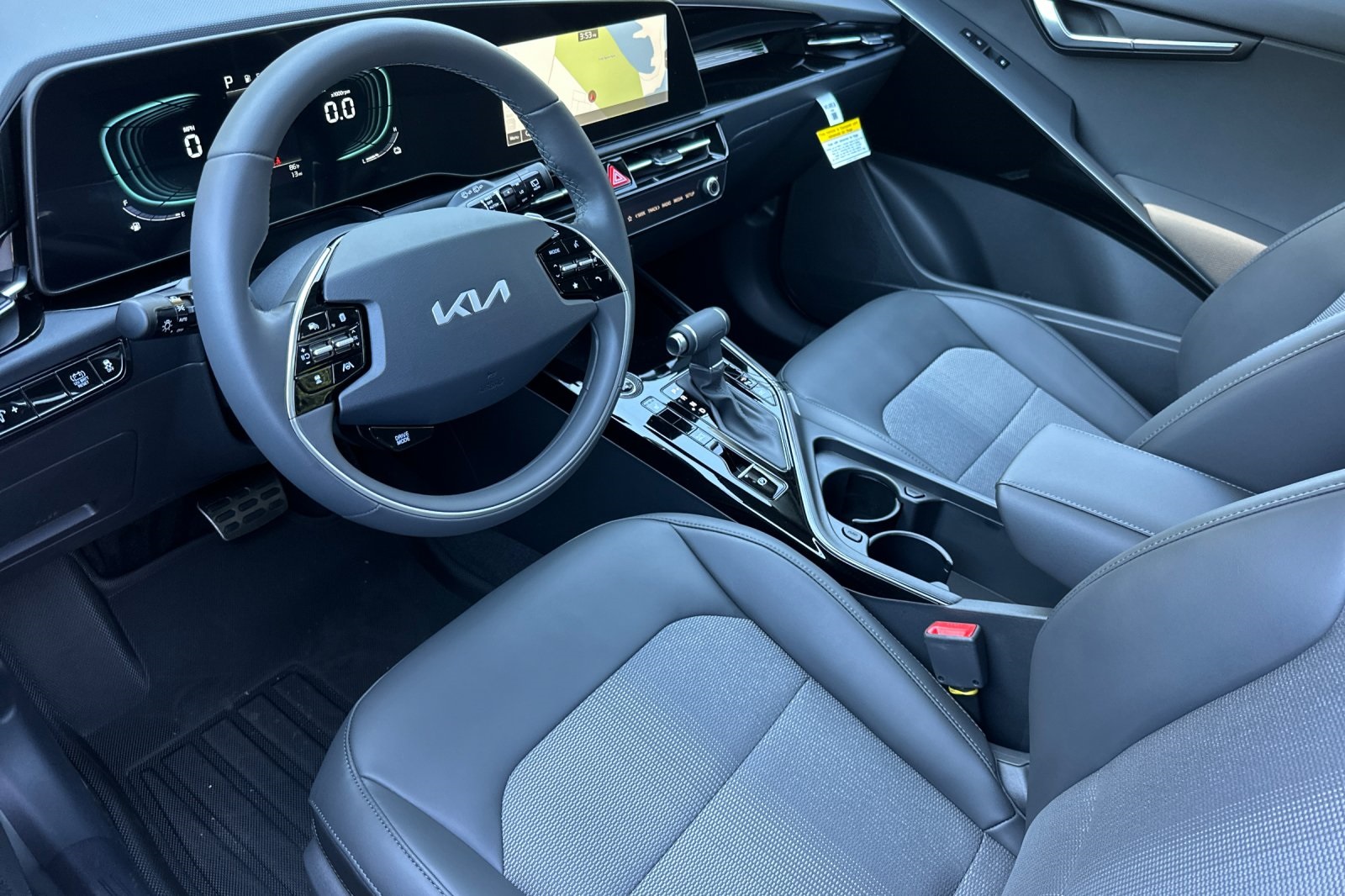 2025 Kia Niro EX Touring photo 4