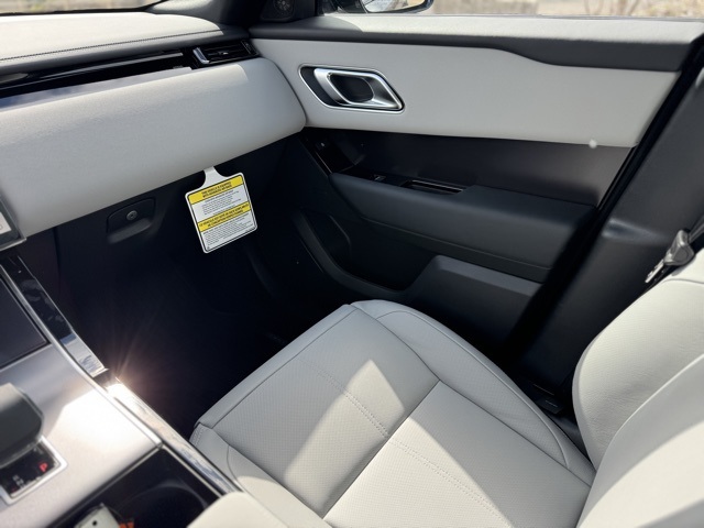 2026 Land Rover Range Rover Velar SE photo 12