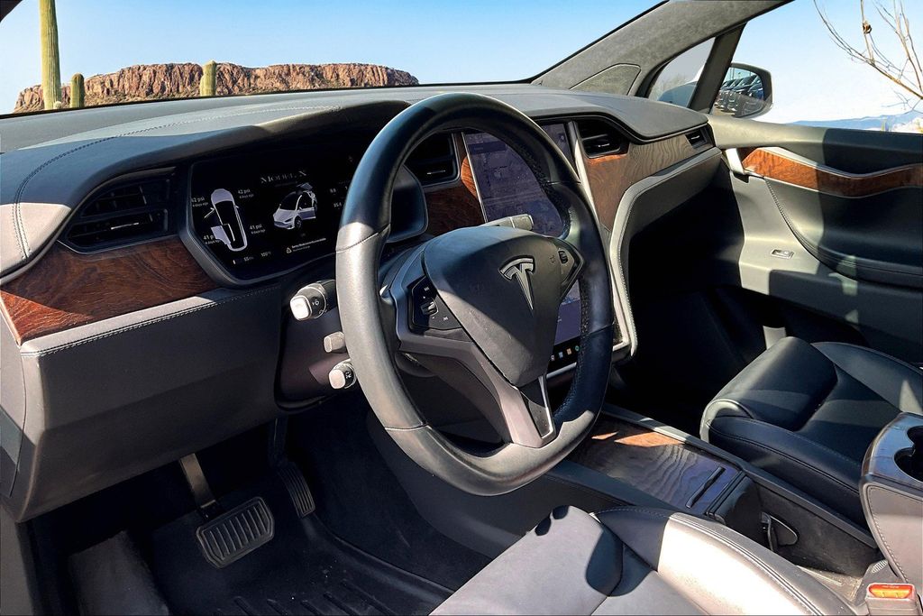 2020 Tesla Model X Long Range photo 13