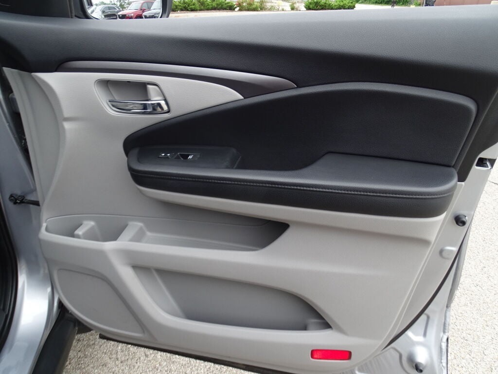 2021 Honda Pilot Special Edition photo 7