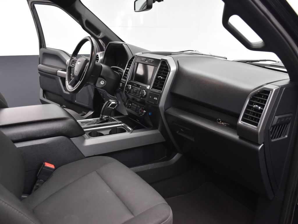 2020 Ford F-150 XLT photo 22