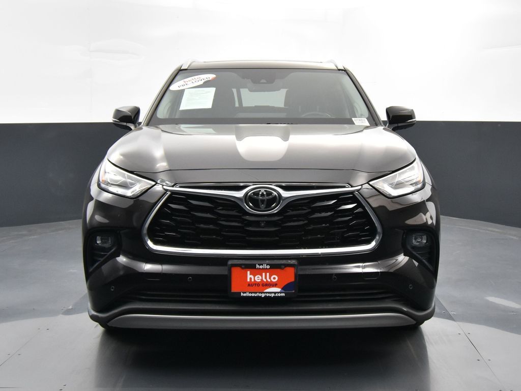 2022 Toyota Highlander Platinum photo 2