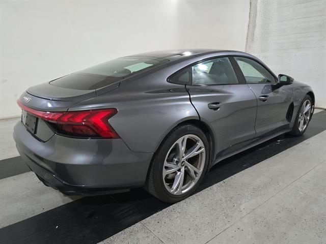 2023 Audi e-tron GT Premium Plus photo 2