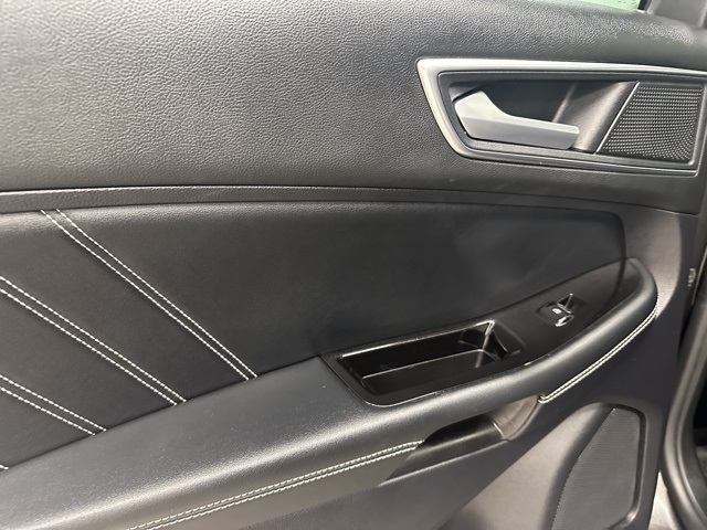 2020 Ford Edge ST photo 17