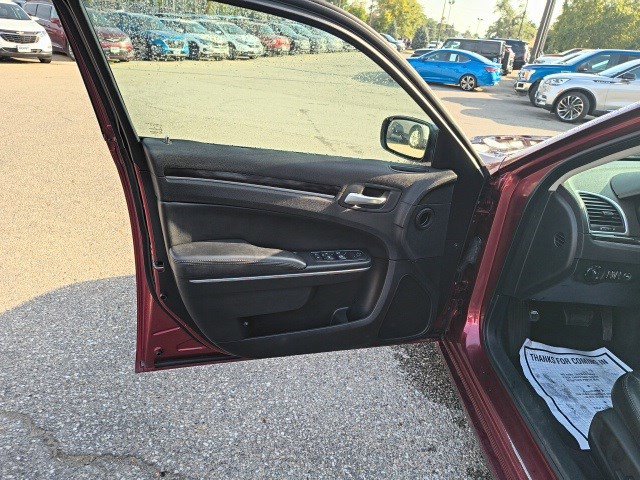 2016 Chrysler 300 Limited photo 10