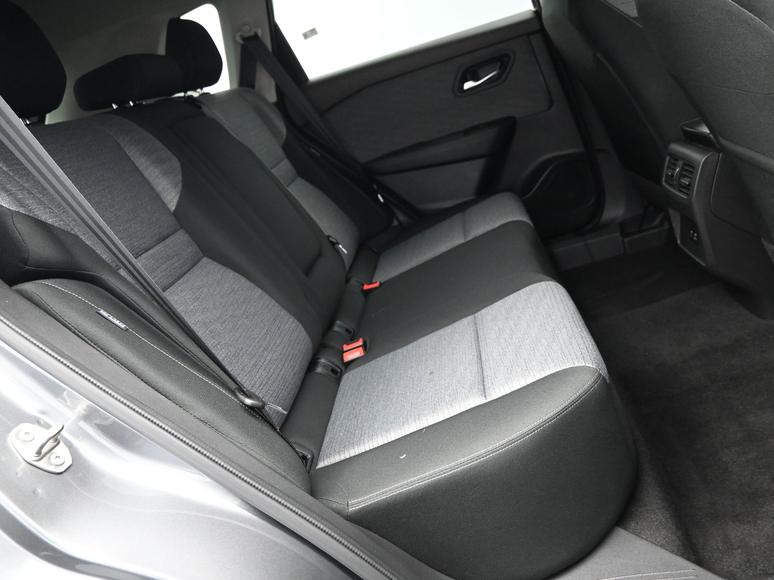 2023 Nissan Rogue SV photo 11
