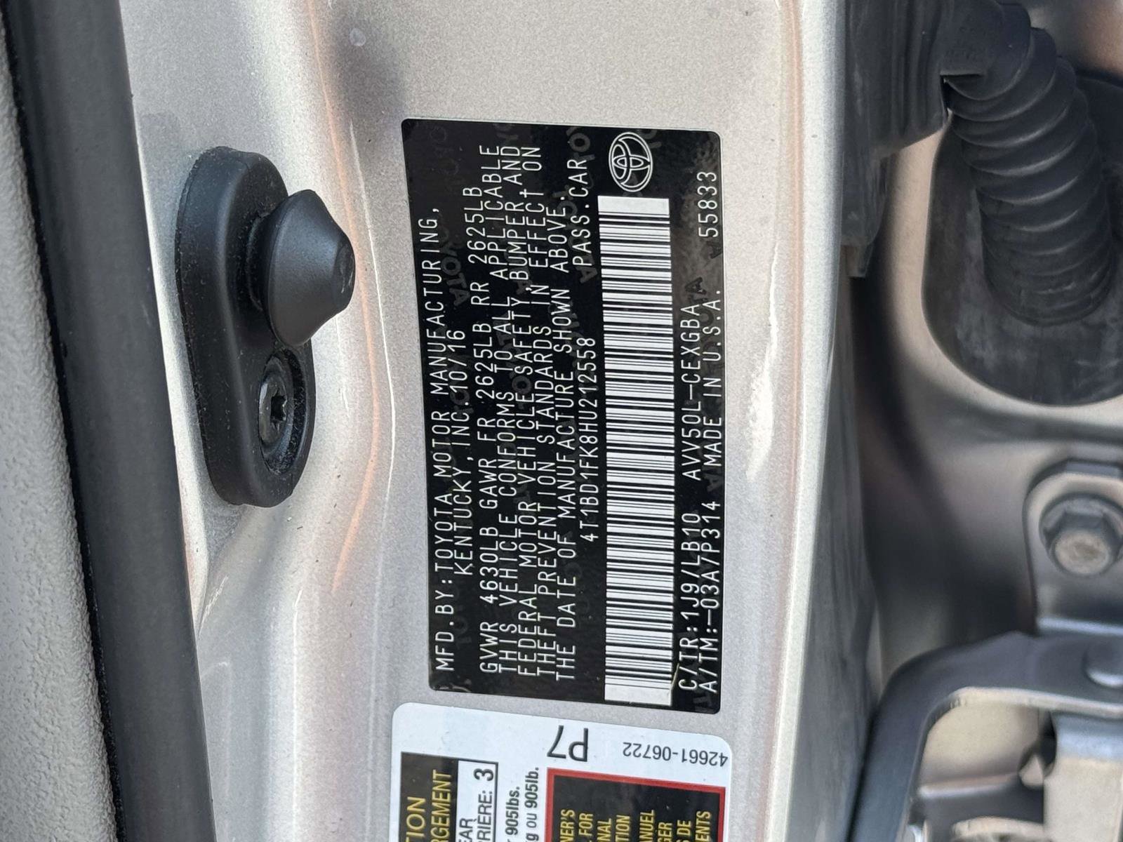 2017 Toyota Camry XLE photo 23