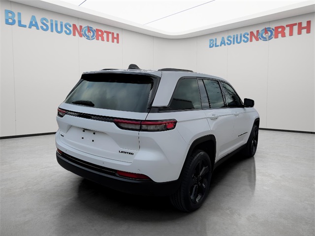 2023 Jeep Grand Cherokee Limited photo 2