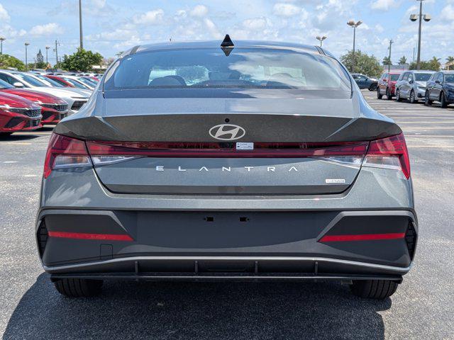 2025 Hyundai Elantra Hybrid photo 5