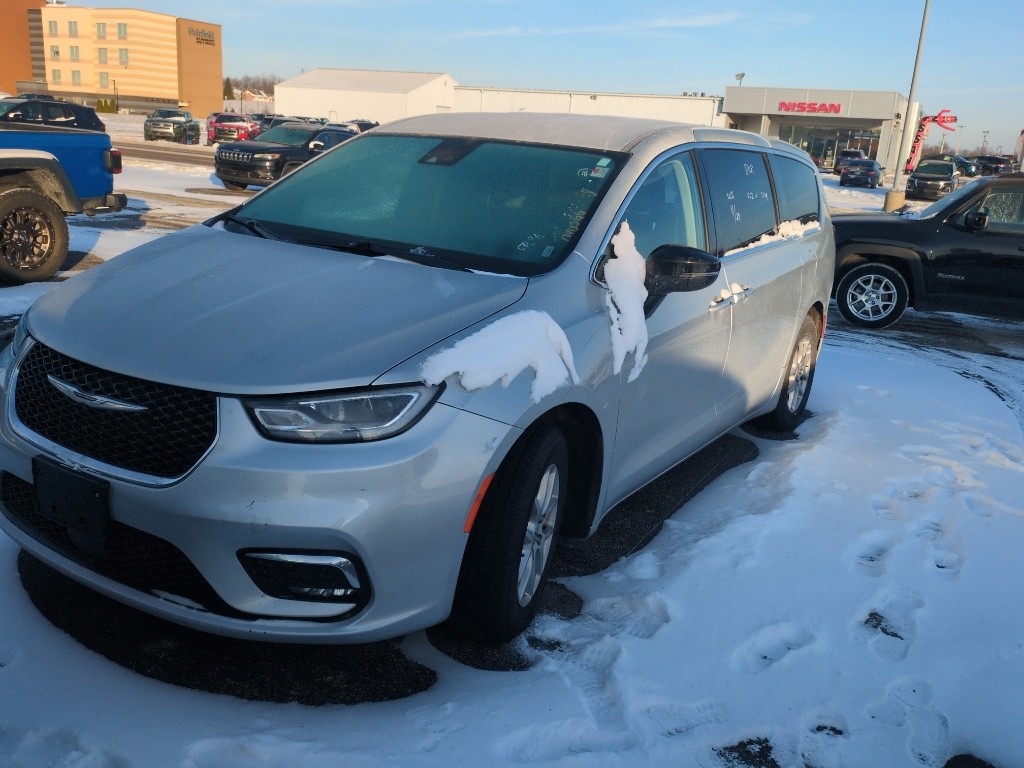 2024 Chrysler Pacifica Touring L's photo