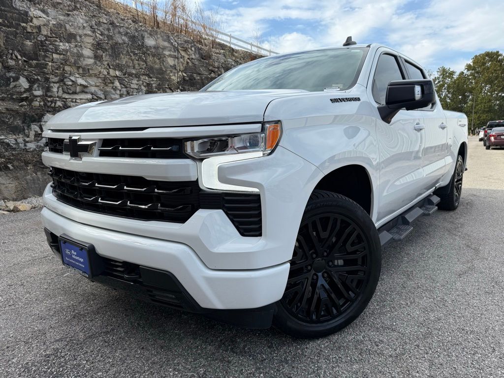 2022 Chevrolet Silverado 1500 RST photo 2