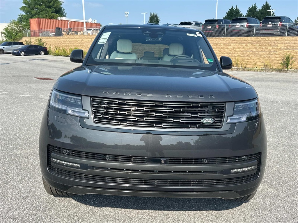 2025 Land Rover Range Rover SE photo 12
