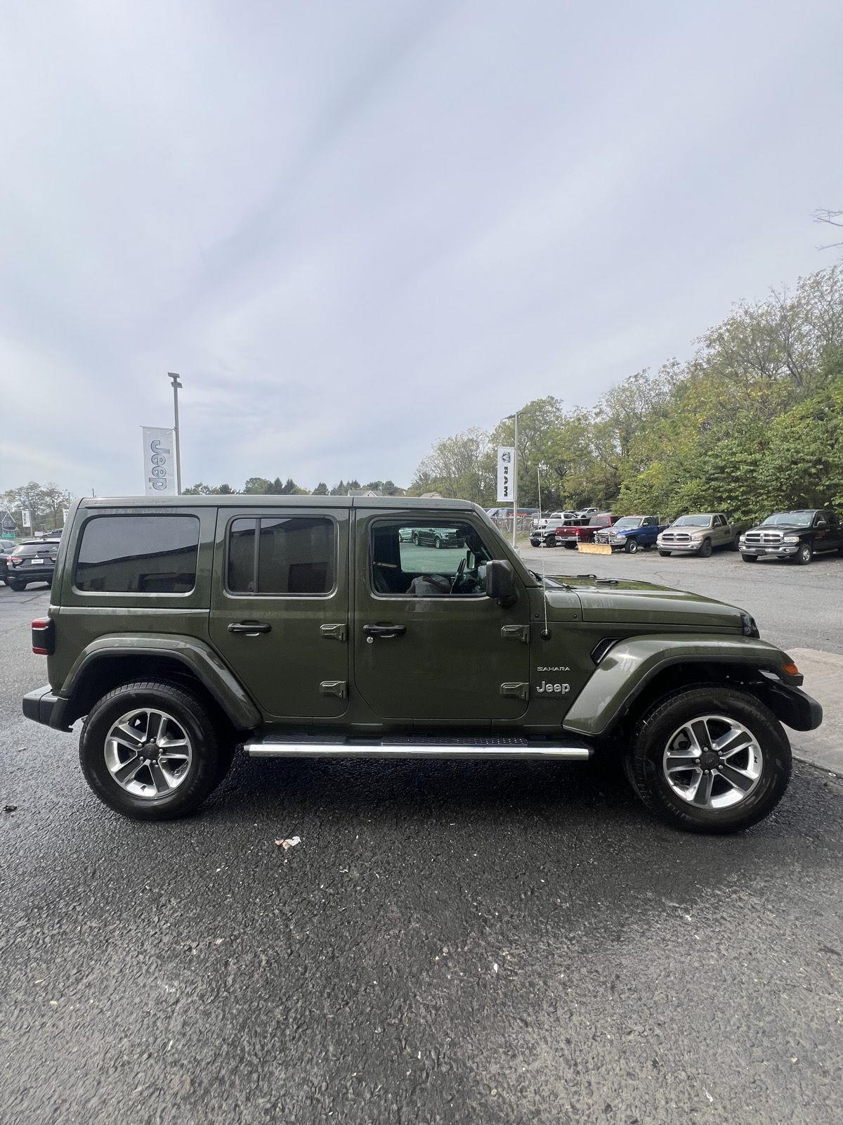 2021 Jeep Wrangler Unlimited Sahara photo 2