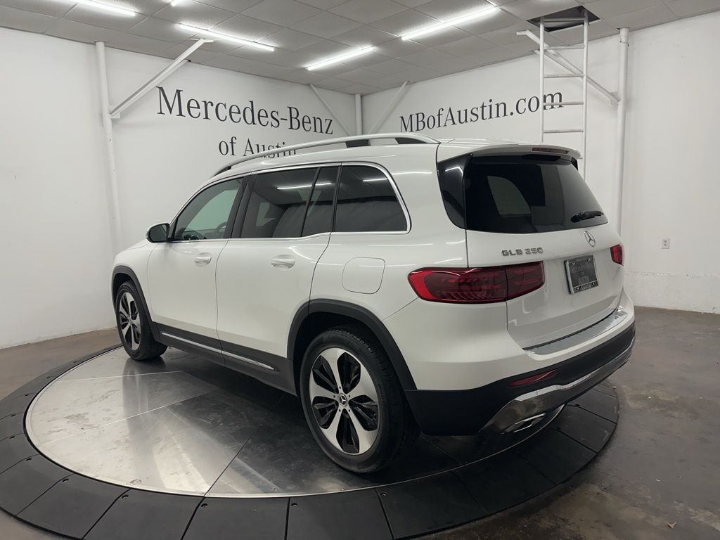 2026 Mercedes Benz GLB 250 photo 4