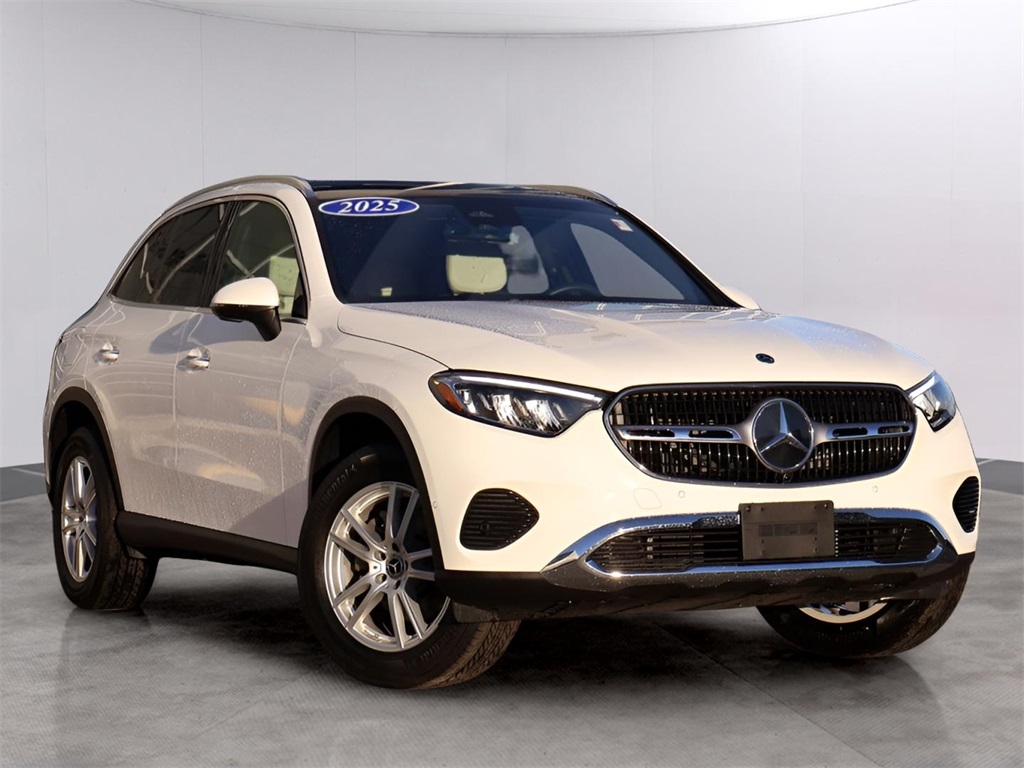 2025 Mercedes-Benz GLC Base's photo