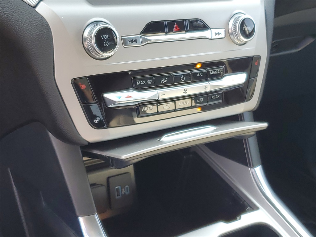 2022 Ford Explorer XLT photo 18