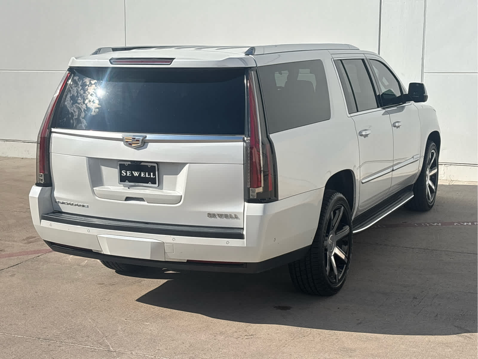 2018 Cadillac Escalade ESV Luxury photo 4
